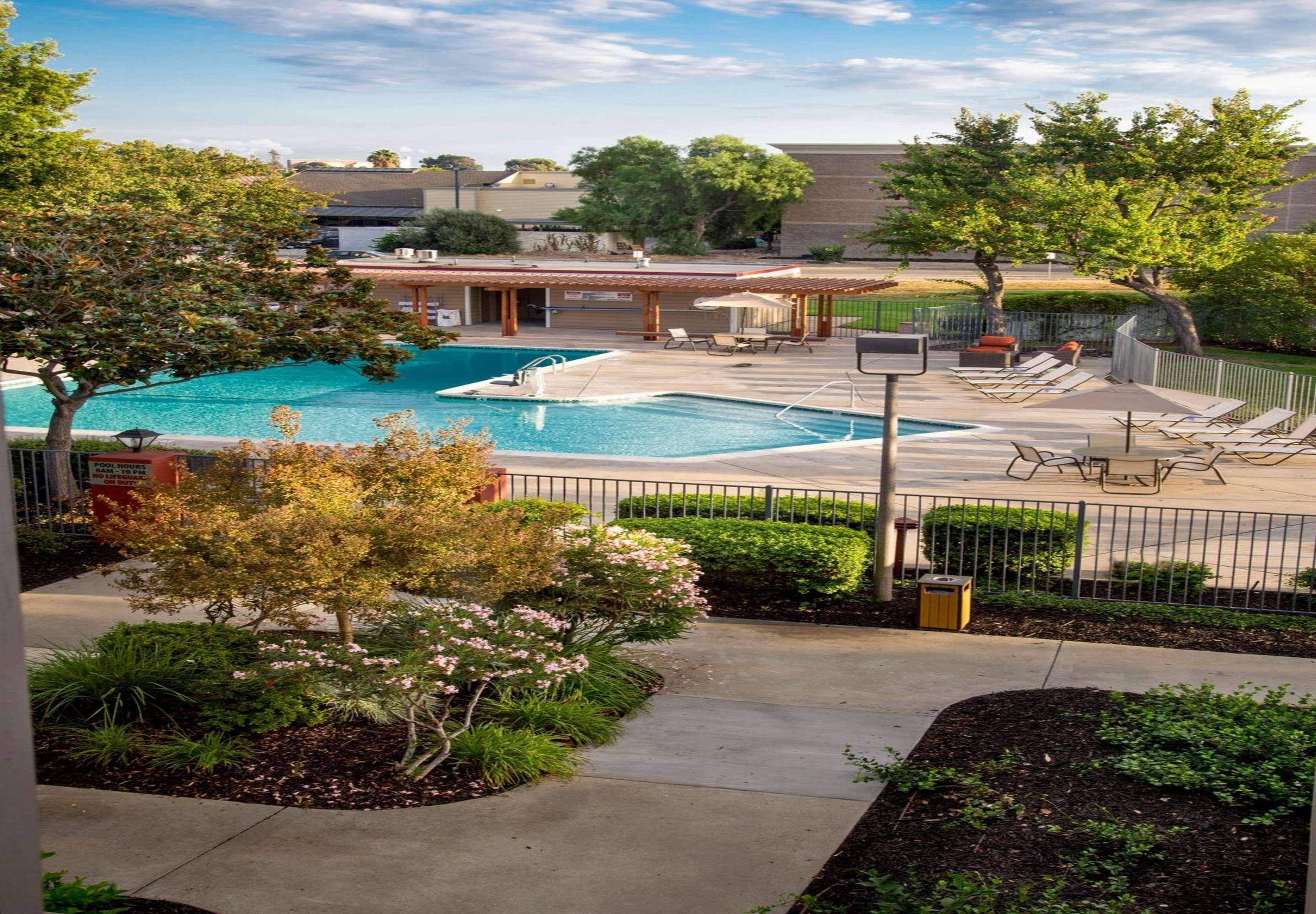 Best Western Plus Garden Court Inn Fremont Extérieur photo