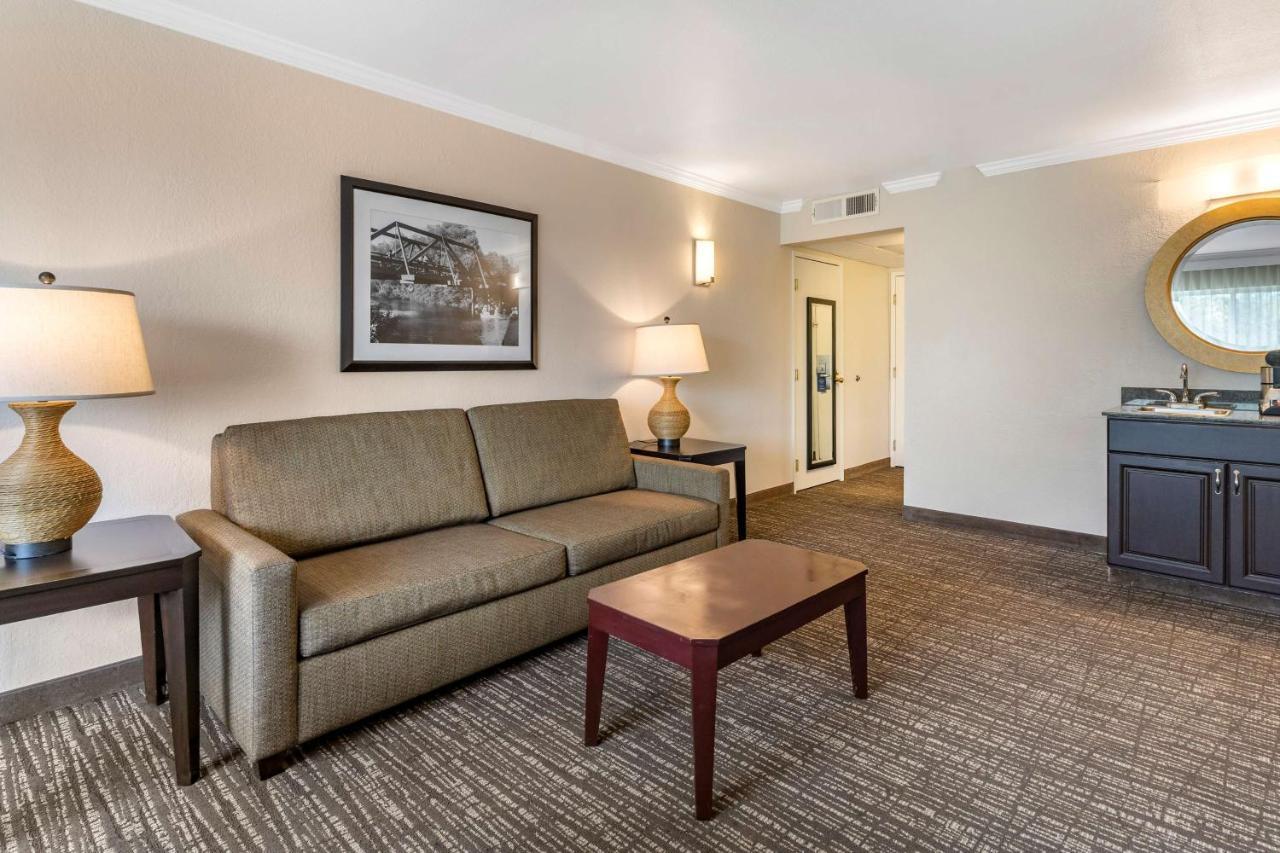 Best Western Plus Garden Court Inn Fremont Extérieur photo